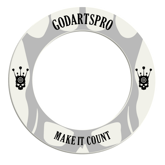 Go Darts Pro Dartboard Surround Hier ist ein weißes Dartboard Surround zu sehen. Das Foto stellt das Produkt in Nahaufnahme dar.